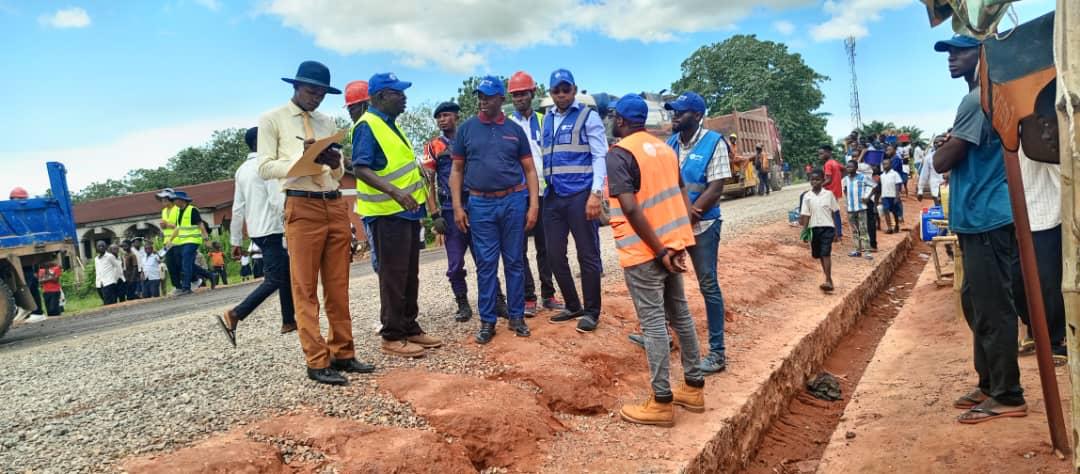 Lire la suite à propos de l’article Visite du ministre provincial des Travaux Publics sur le chantier de la route MbujiMayi-Mwene Ditu ce 10 novembre 2023