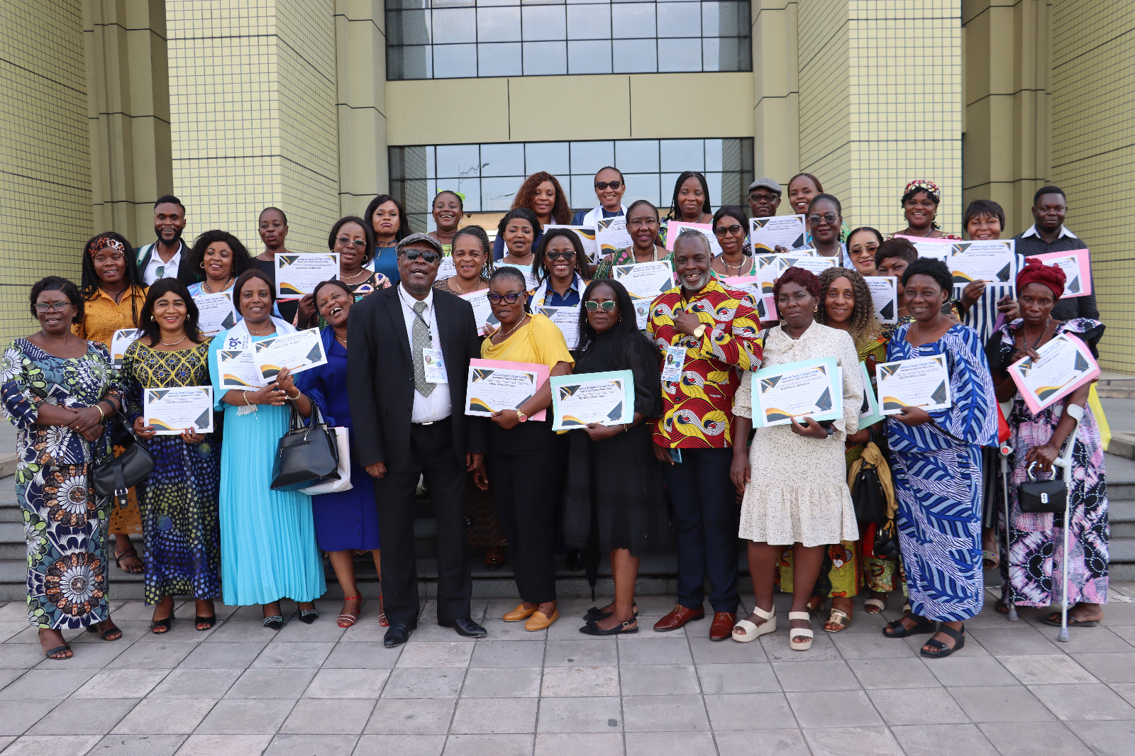 Lire la suite à propos de l’article Renforcer l’autonomie des femmes congolaises : Points forts de la cinquième conférence de Kinshasa sur le genre