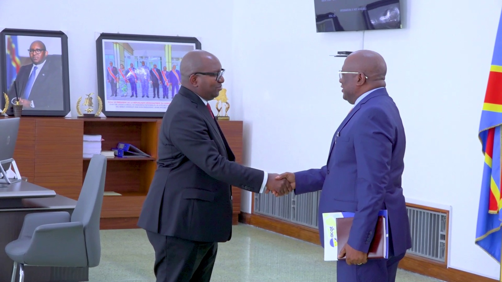 Lire la suite à propos de l’article Projet de la Route Kasomeno-Kasenga-Chalwe entre la RDC et la Zambie : le Président du Sénat reçoit en audience le Directeur Général de l’ACGT et le concessionnaire GED Africa