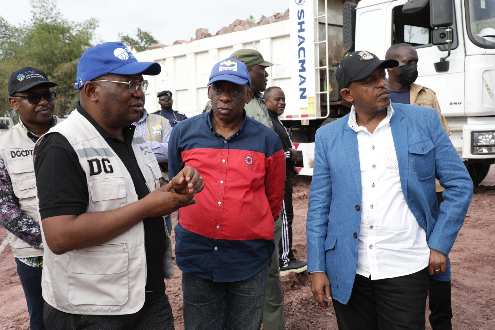Lire la suite à propos de l’article Érosion à Kasangulu : Le ministre des Infrastructures salue la réactivité de l’ACGT