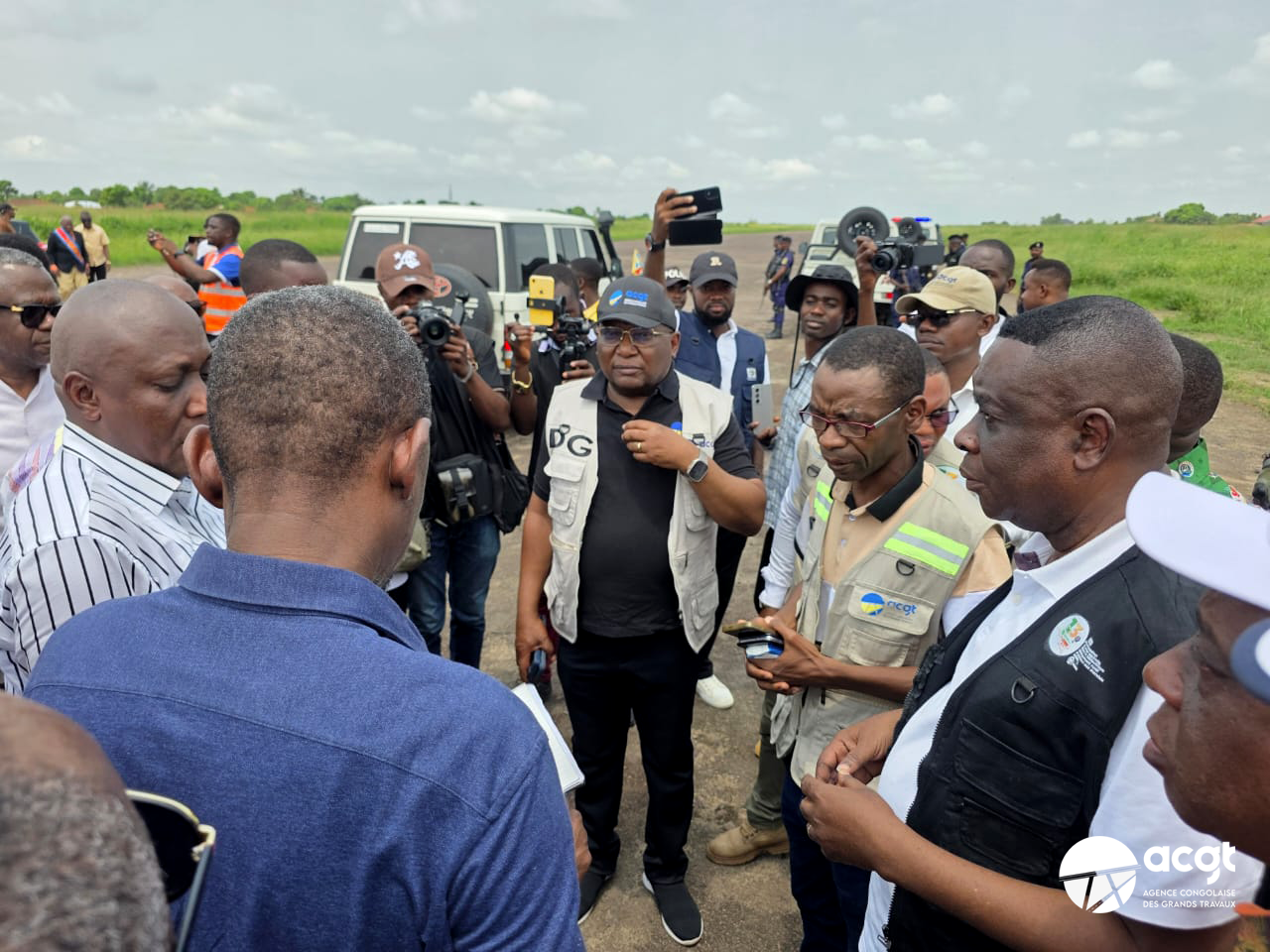 Lire la suite à propos de l’article Premier jour de la mission d’itinérance de SEM le Ministre des ITP au Grand Bandundu et au Kasaï