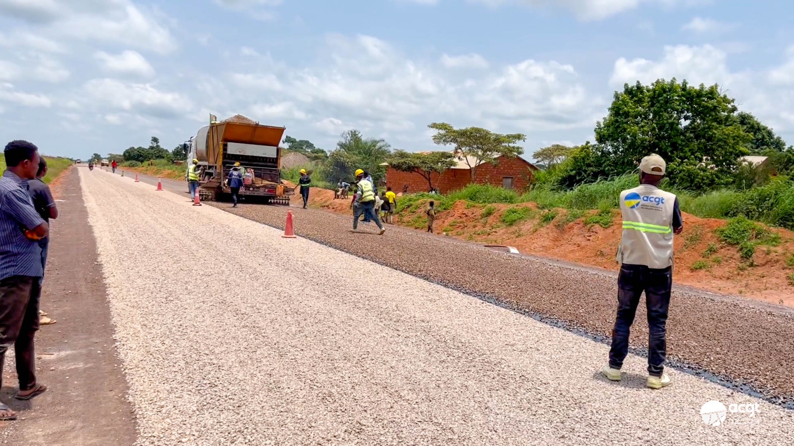 Lire la suite à propos de l’article RN1 Mbujimayi–Nguba : accélération décisive des travaux sur le lot 04