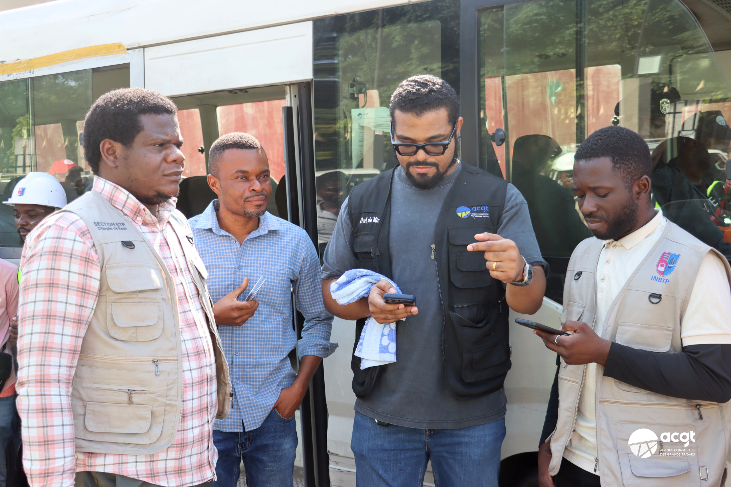 Lire la suite à propos de l’article Projet des Rocades de Kinshasa : des étudiants de l’Institut National du Bâtiment et des Travaux Publics en visite pédagogique