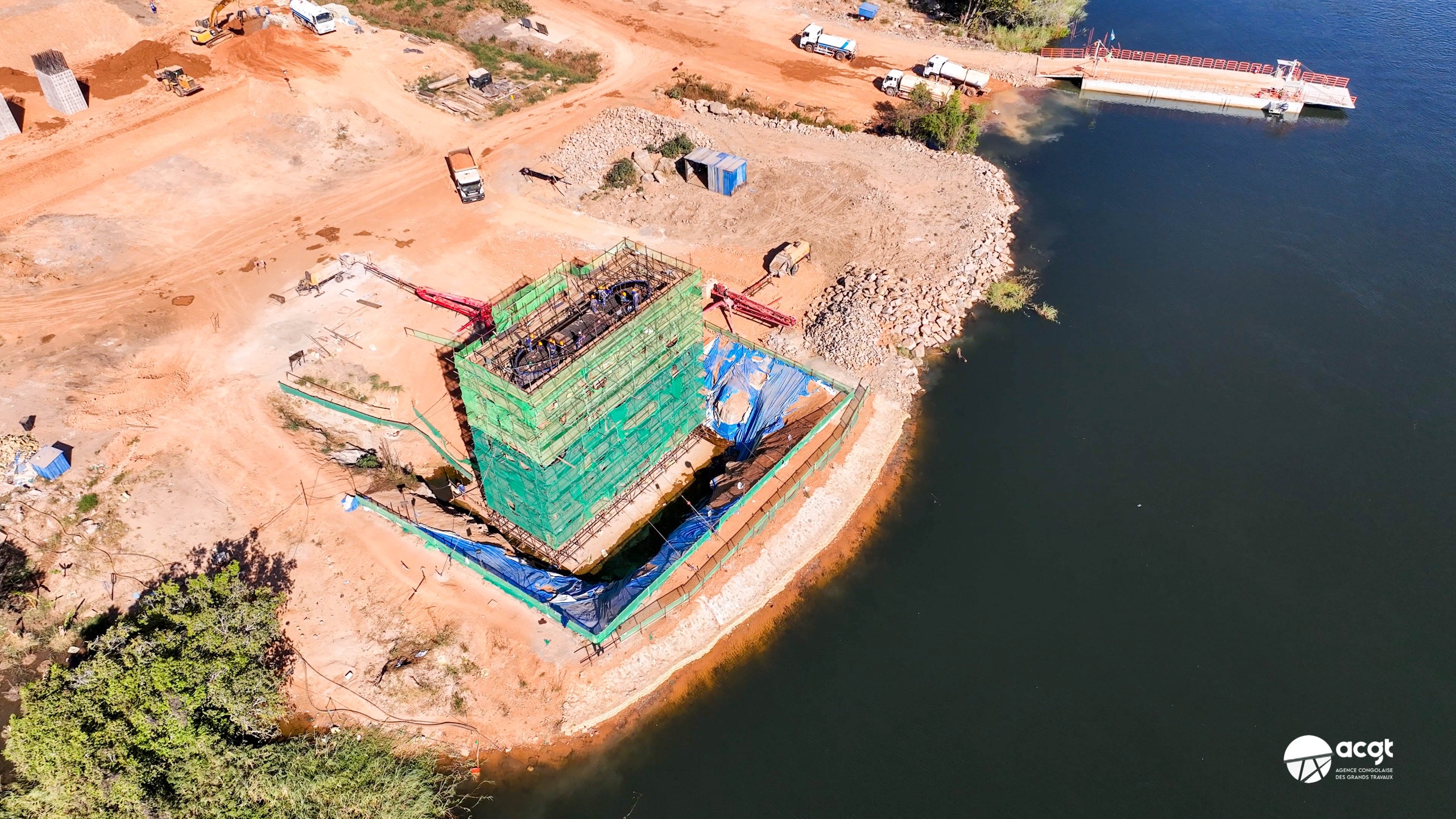 Lire la suite à propos de l’article Projet Kasomeno-Kasenga-Chalwe : le pont à haubans sur la Luapula se projette avec assurance dans sa phase métallique