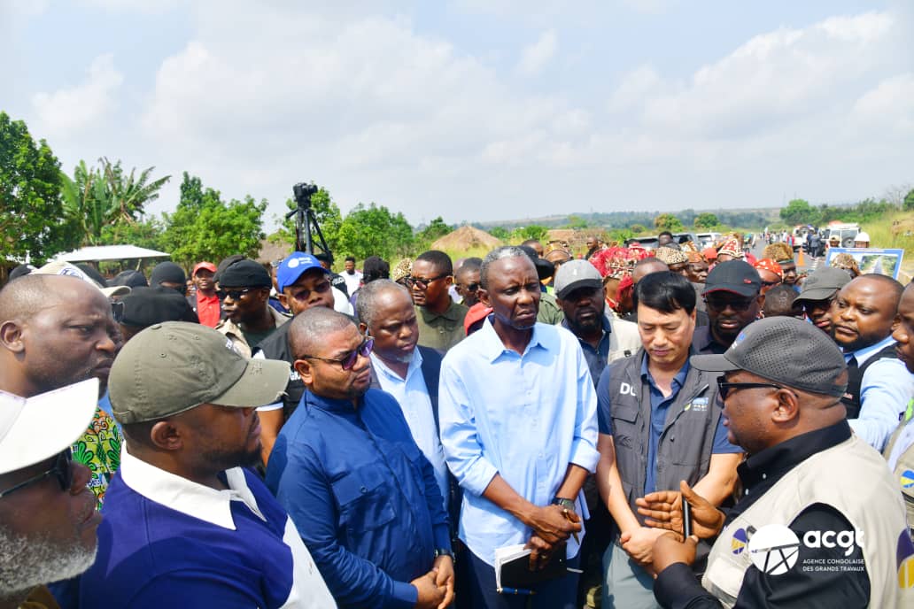Lire la suite à propos de l’article Caravane des Infrastructures : 20 km asphaltés et 20 km en monocouche sur la route Kananga-Kalamba Mbuji