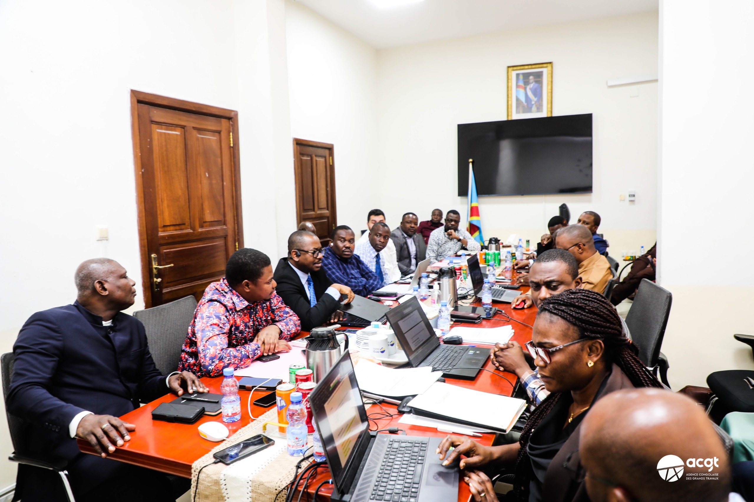 Lire la suite à propos de l’article Évaluation de la concession de la route Kolwezi–Sakabinda et du Port sec de Sakabinda : la Commission formule des recommandations pour accélérer les travaux