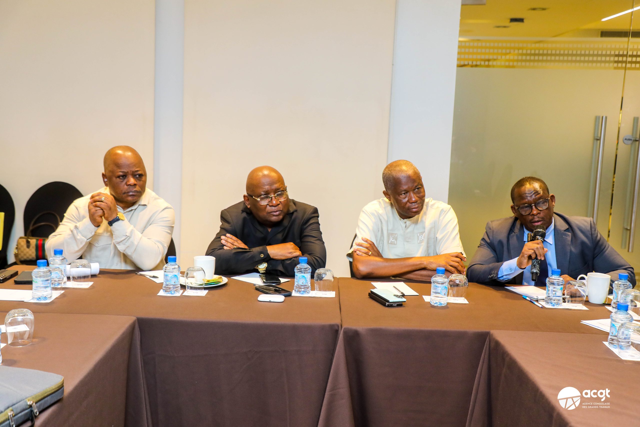 Lire la suite à propos de l’article Projet Pont Route-Rail Kinshasa–Brazzaville : les groupements préqualifiés reçoivent des clarifications sur la suite de la procédure
