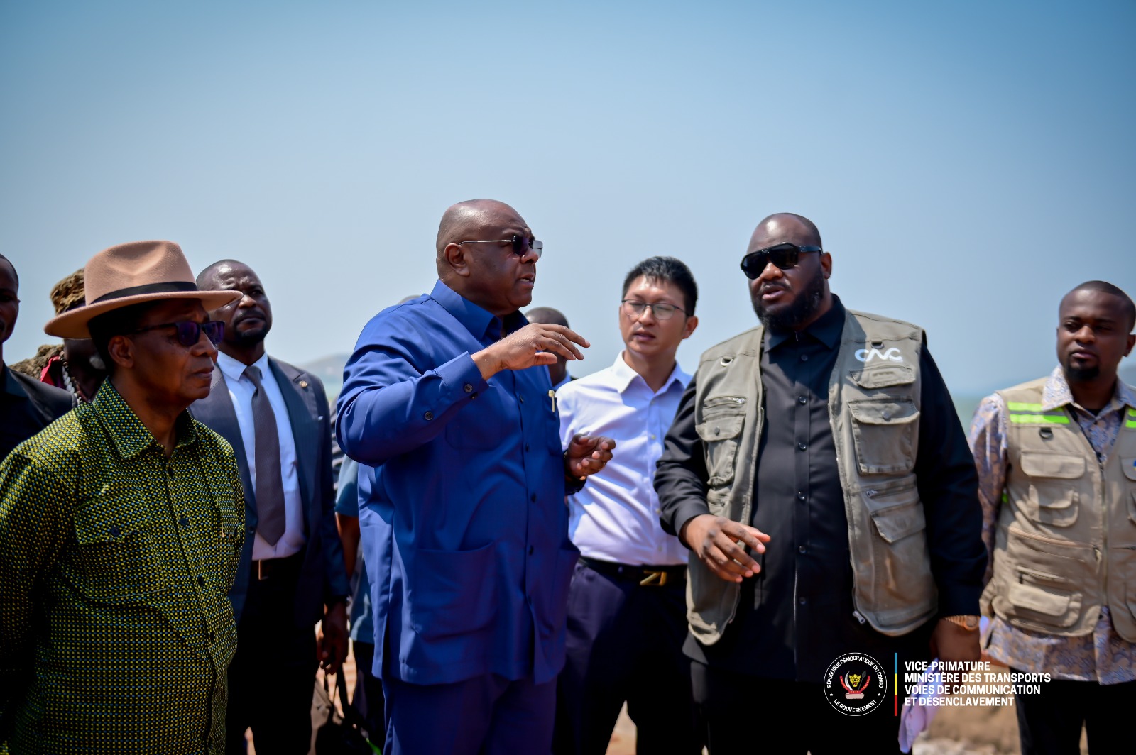 Lire la suite à propos de l’article Port industriel de Kalemie/Mutowa : le VPM Jean-Pierre Bemba inspecte l’évolution des travaux avec toutes les parties prenantes