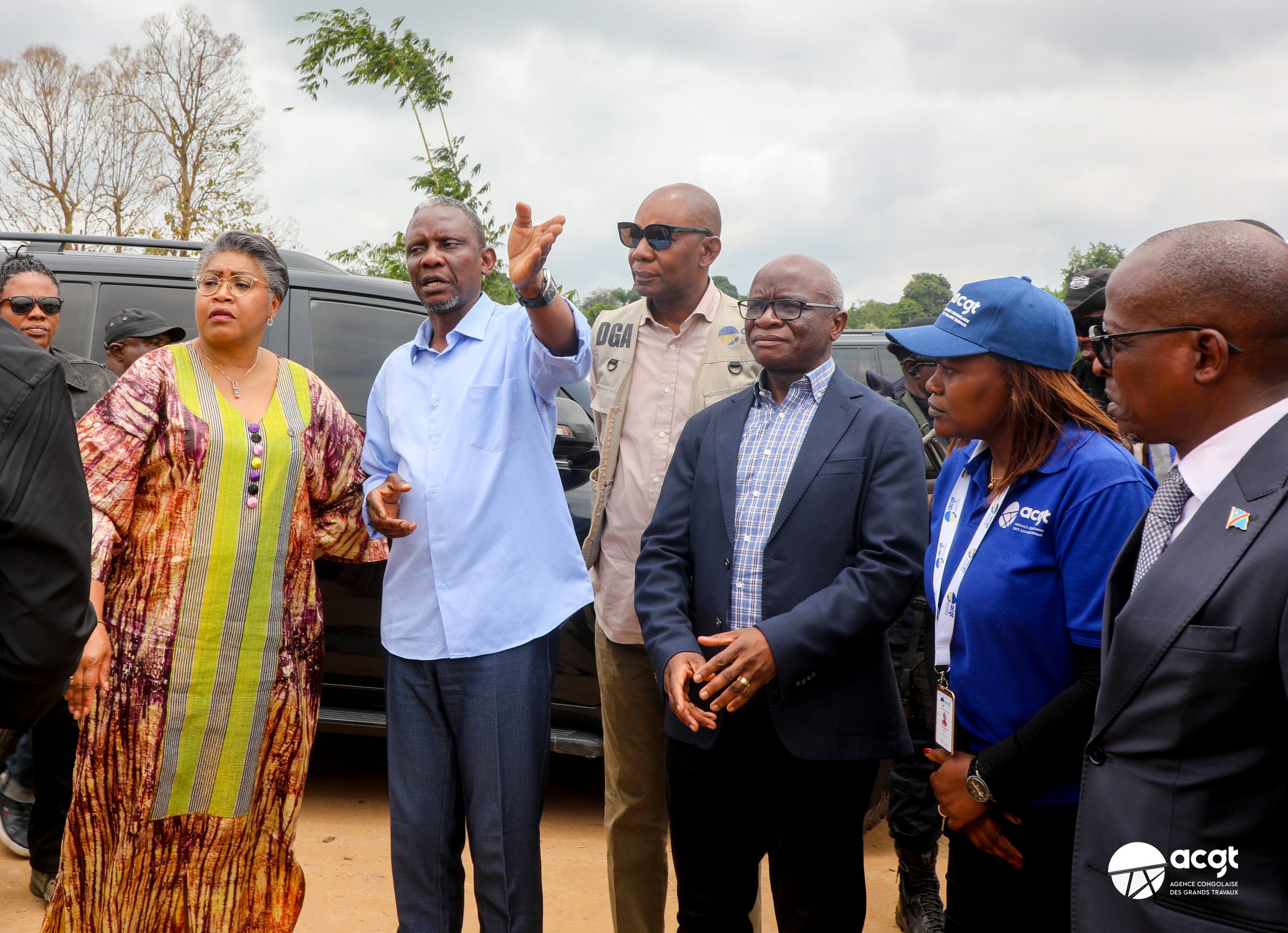 Lire la suite à propos de l’article Kongo Central : la Première Ministre Judith SUMINWA TULUKA inspecte la voirie de Kisantu