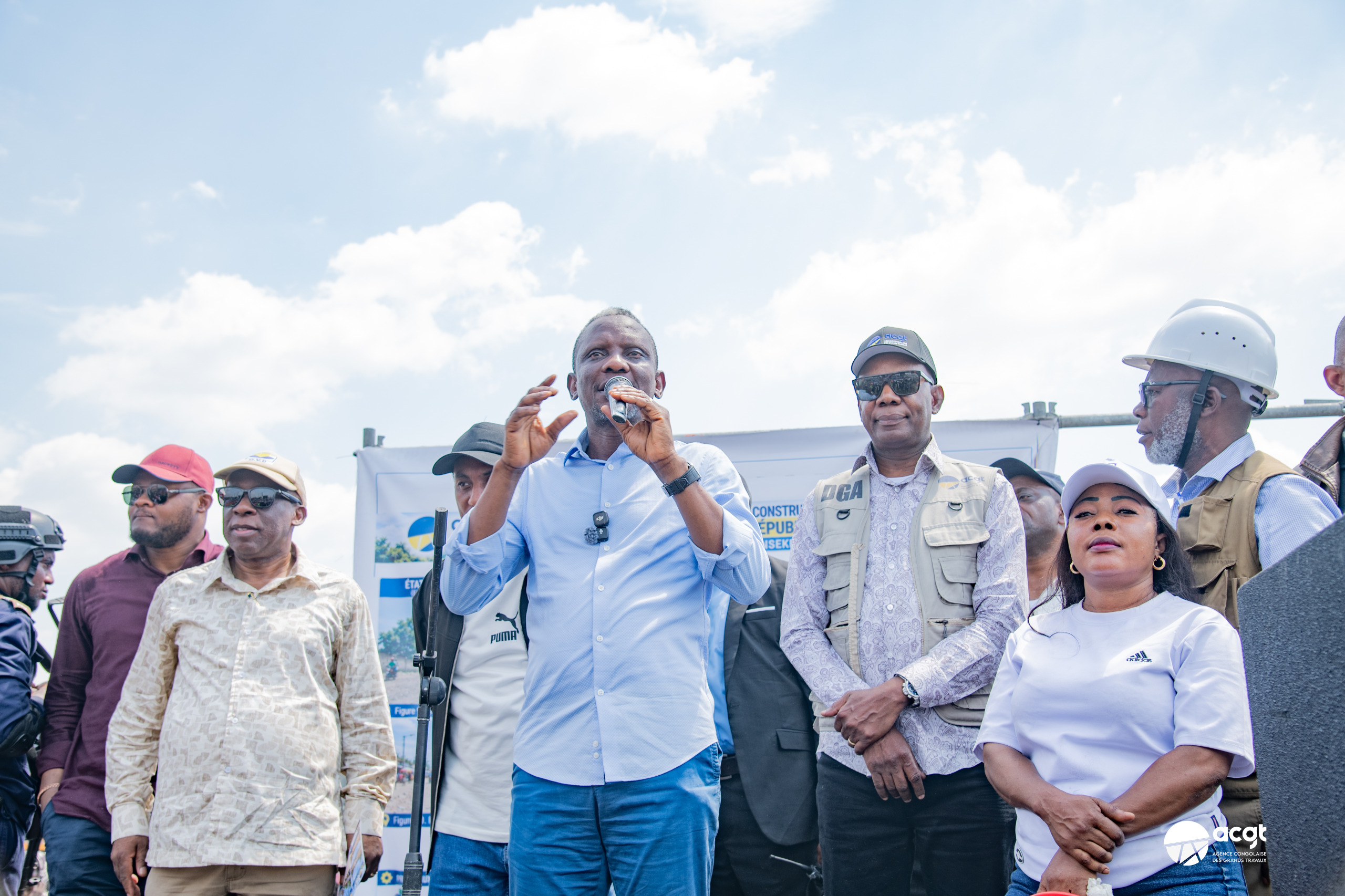 Lire la suite à propos de l’article Kinshasa : John Banza Lunda lance les travaux de la route Deuxième République et inspecte plusieurs chantiers stratégiques